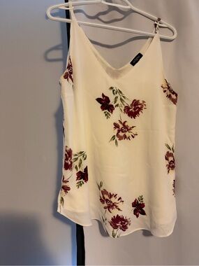 2 Eclipse Floral V-Neck Tanks with Flowers
